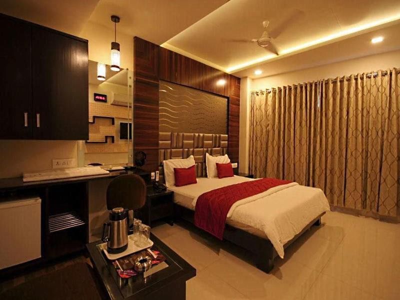 Golden Plaza Hotel Ahmedabad Exterior foto