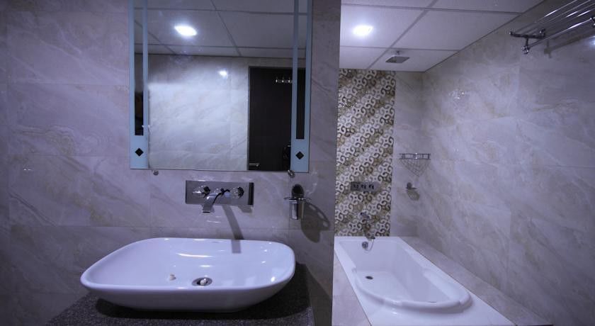 Golden Plaza Hotel Ahmedabad Exterior foto