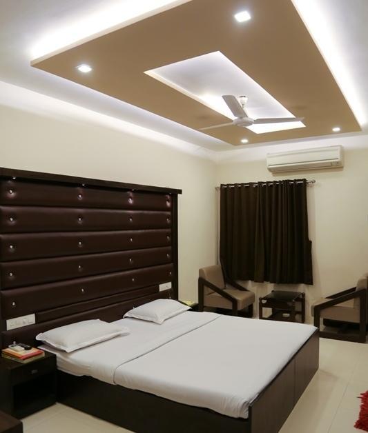 Golden Plaza Hotel Ahmedabad Exterior foto